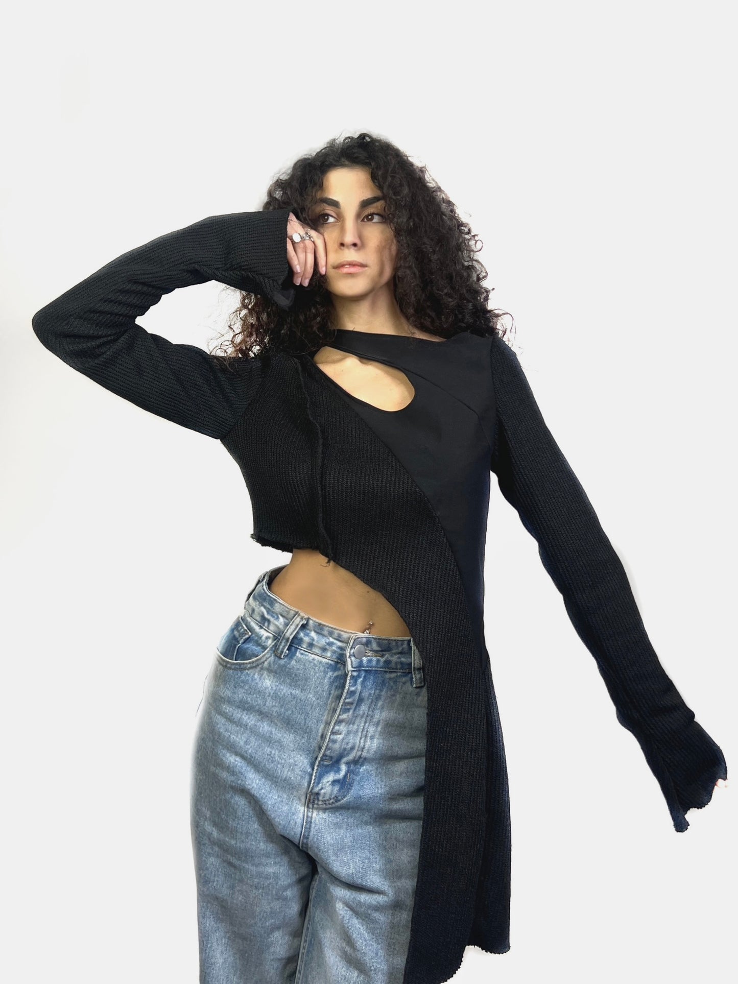 IRIDIA crop top asimmetrico