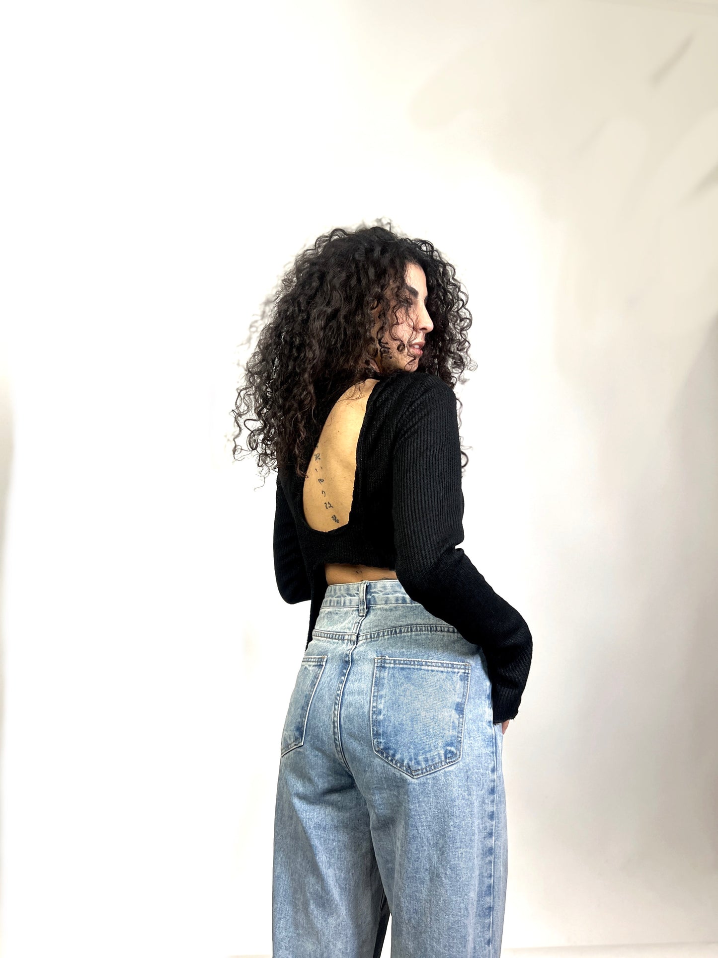 IRIDIA crop top asimmetrico